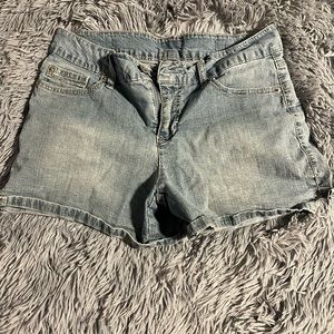 Girl’s blue jean shorts